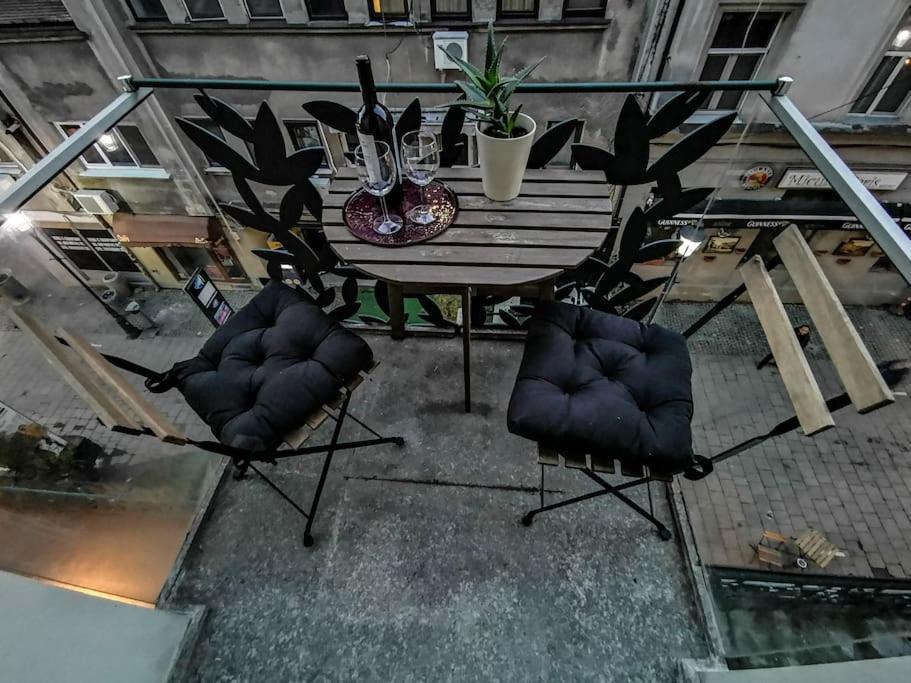 Central Double Studio With Amazing View Bukarest Eksteriør billede